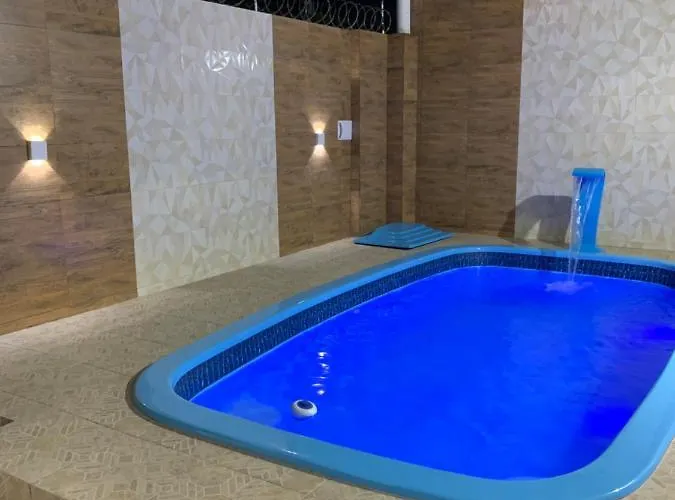 Casa Ampla Com Piscina E Churrasqueira