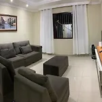 Casa Ampla Com Piscina E Churrasqueira